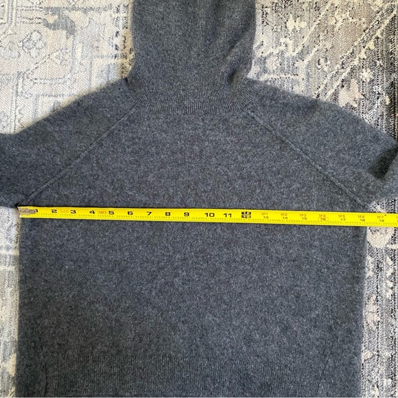 Knyt & Lynk Cropped Cashmere Turtleneck - Picture 7 of 7